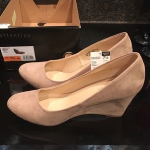 Very cute slip on wedge.